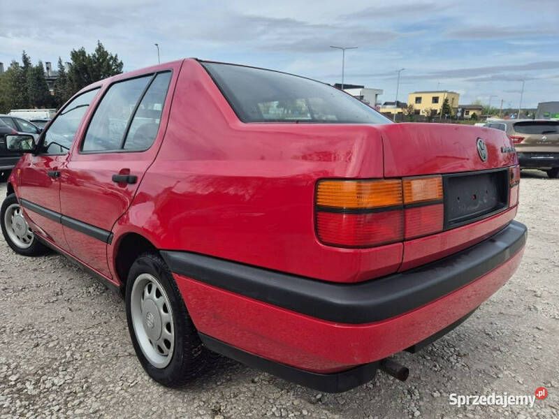 Czerwony Używany 1994 VW Vento Sedan/Limuzyna | 11 900 zł - Obraz 1/4