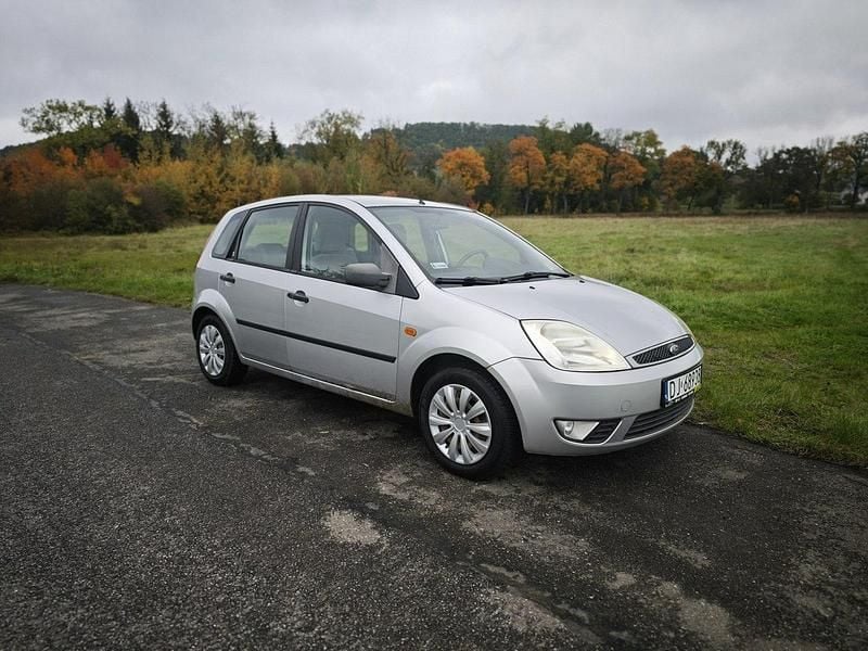 Srebrny Używany 2003 Ford Fiesta Hatchback | 3100 zł (Uczciwa cena) - Obraz 1/4