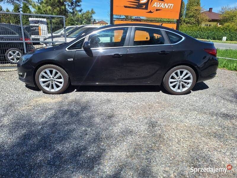 Używany Opel Astra 2014 Brązowy Sedan/Limuzyna