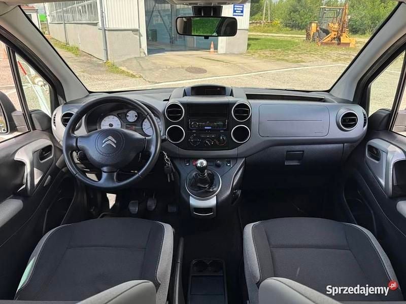 Szary Używany 2016 Citroën Berlingo Minivan | 34 950 zł (Uczciwa cena) - Obraz 1/4