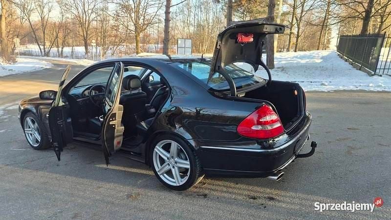 Używany Mercedes E350 2005 Czarny Sedan/Limuzyna
