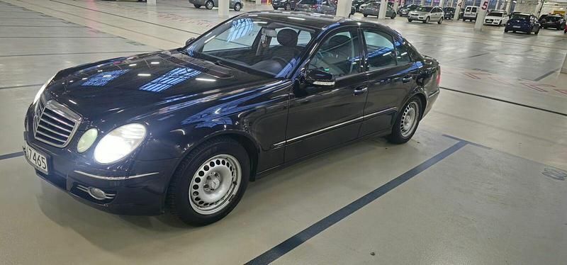 Używany Mercedes E200 2007 Czarny Sedan/Limuzyna
