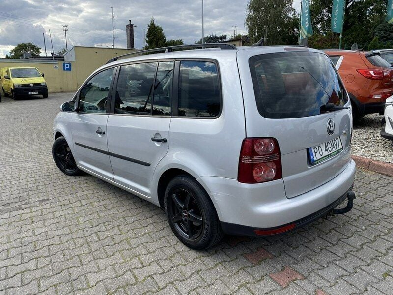 Używany VW Touran 105 KM (77 kW) 2008 Srebrny Minivan