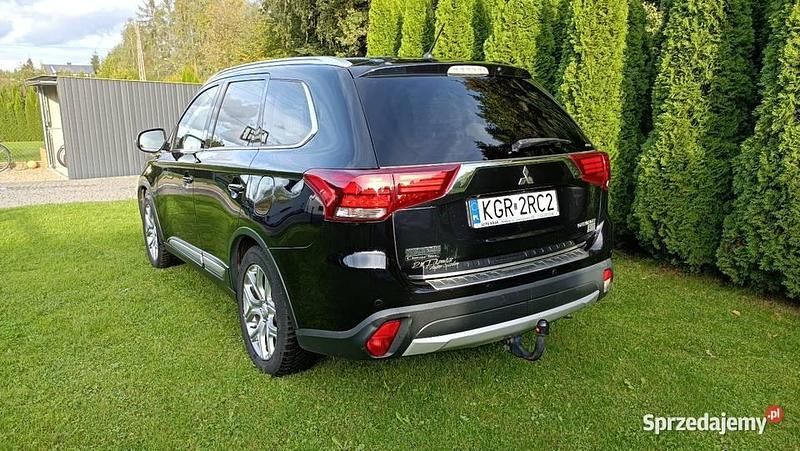 Używany Mitsubishi Outlander 150 KM (110 kW) 2016 Czarny SUV
