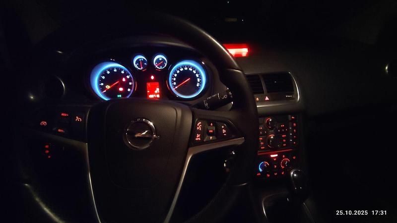 Używany Opel Meriva 2012 Brązowobeżowy Minivan