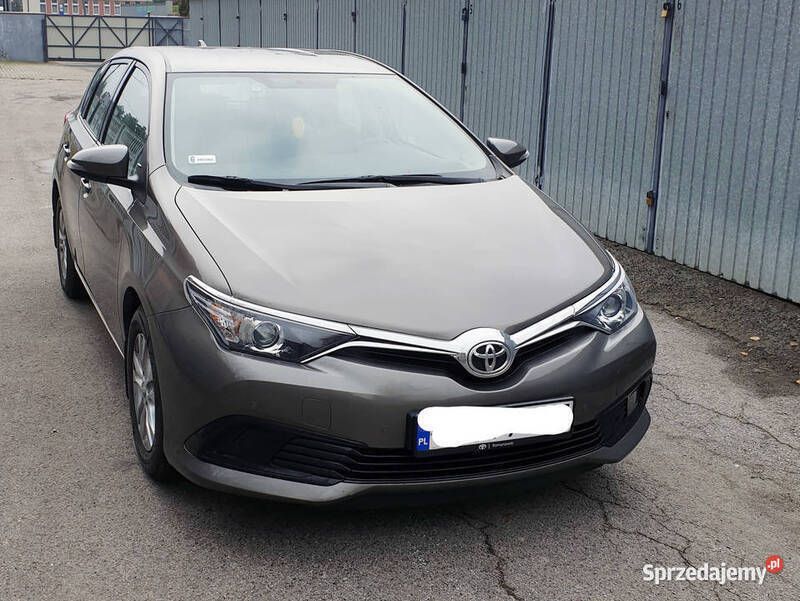 Używany Toyota Auris Active 99 KM (72 kW) 2017 Brązowy Hatchback