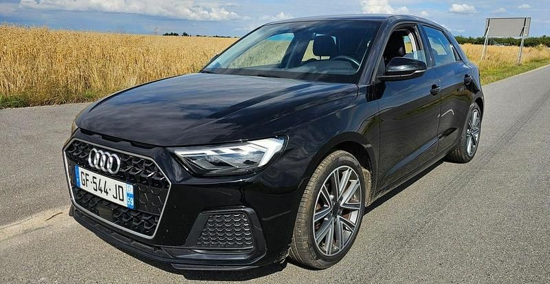 Czarny Używany 2022 Audi A1 Hatchback | 63 999 zł - Obraz 1/4