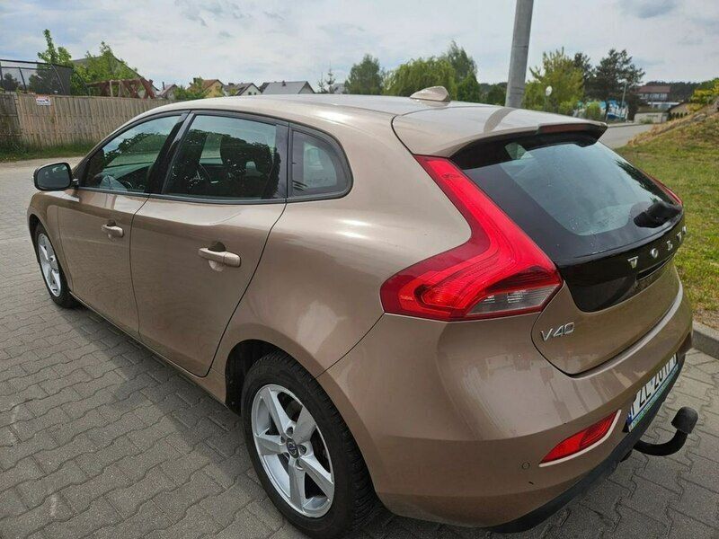 Używany Volvo V40 115 KM (84 kW) 2014 Brązowy (metalik) Kombi