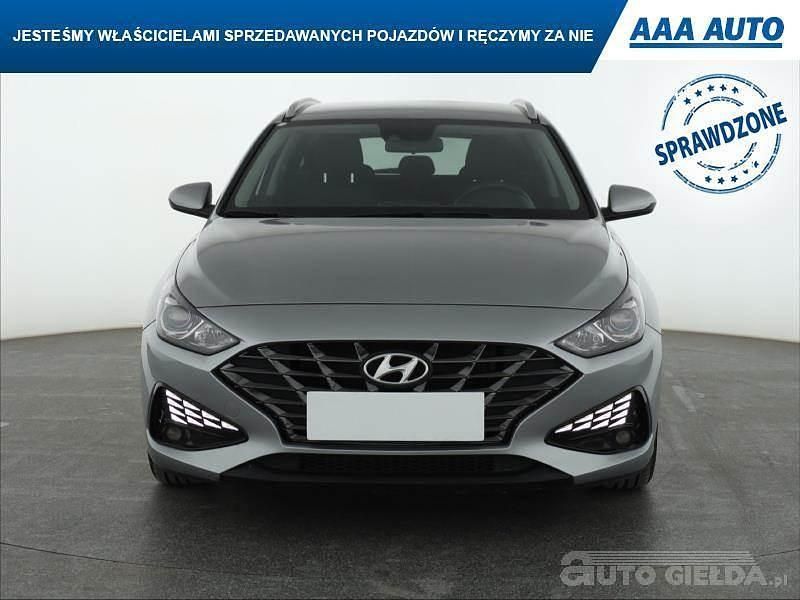 Używany Hyundai i30 120 KM (88 kW) 2022 Srebrny