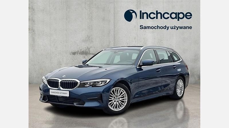 Niebieski phytonic metalizowany Używany 2021 BMW 318 Sport Line Kombi | 124 900 zł (Uczciwa cena) - Obraz 1/3