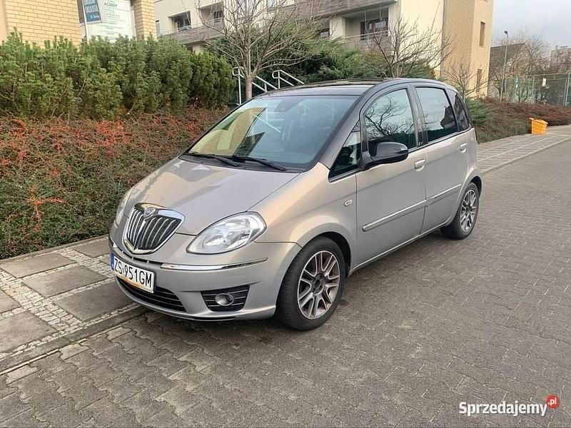 Złoty Używany 2010 Lancia Musa Minivan | 15 000 zł - Obraz 1/4