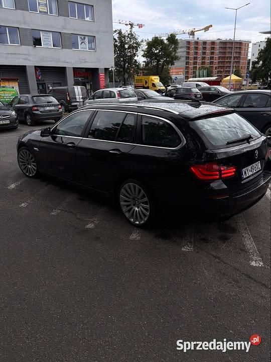 Czarny Używany 2011 BMW 520 Sport Line Kombi | 44 800 zł (Uczciwa cena) - Obraz 1/4