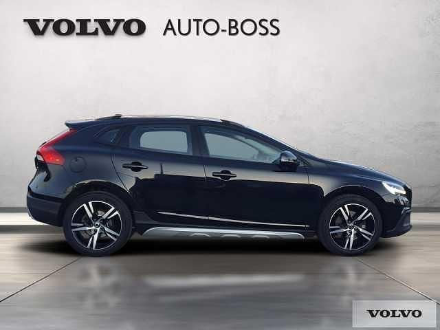 Używany Volvo V40 CC 152 KM (111 kW) 2019 Czarny Kombi