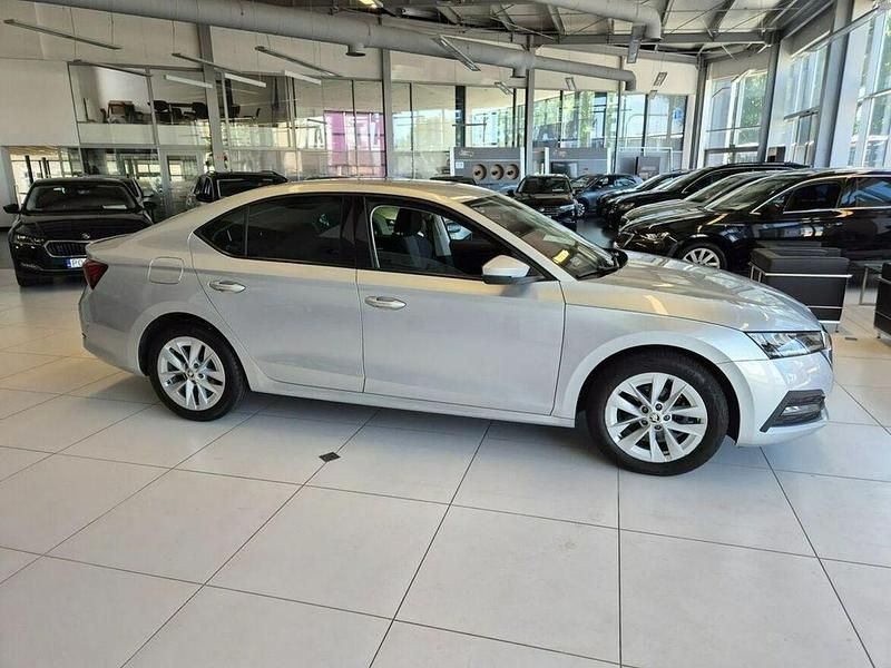 Używany Skoda Octavia 150 KM (110 kW) 2022 Srebrny Sedan/Limuzyna