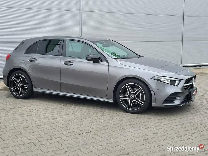 Szary Używany 2020 Mercedes A180 AMG Hatchback | 89 700 zł (Dobra cena) - Obraz 1/4