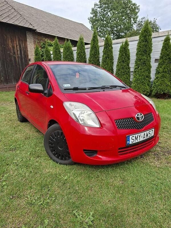 Czerwony Używany 2007 Toyota Yaris Hatchback | 10 900 zł (Uczciwa cena) - Obraz 1/4