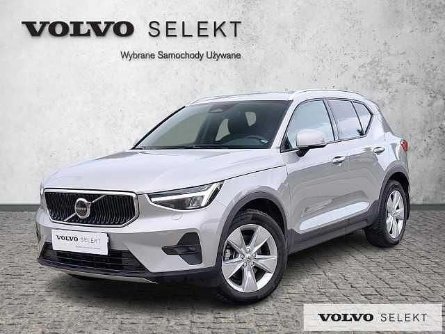 Srebrny Używany 2024 Volvo XC40 SUV | 149 900 zł (Uczciwa cena) - Obraz 1/4