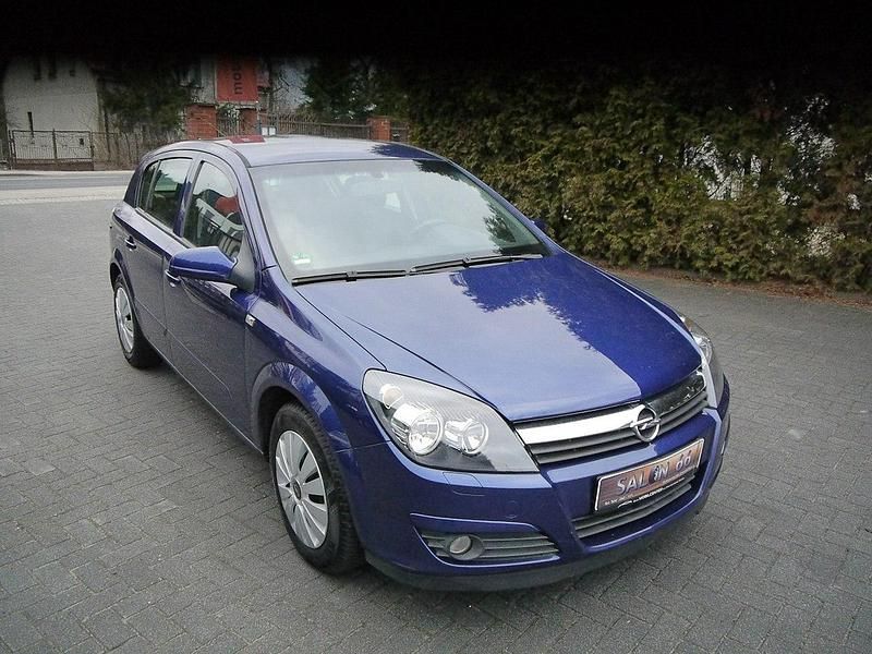 Używany Opel Astra 105 KM (77 kW) 2006 Niebieski ciemny (metalik) Hatchback