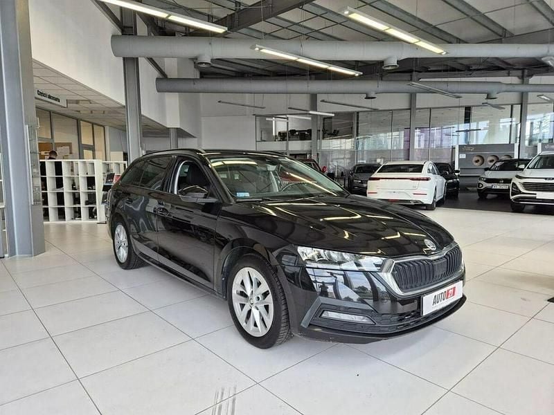 Czarny Używany 2021 Skoda Octavia Kombi | 63 900 zł (Dobra cena) - Obraz 1/4