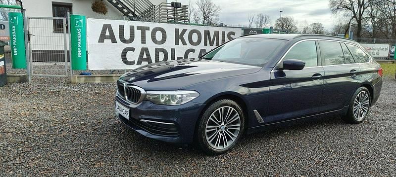 Niebieski ciemny (metalik) Używany 2017 BMW 520 Kombi | 64 900 zł - Obraz 1/4