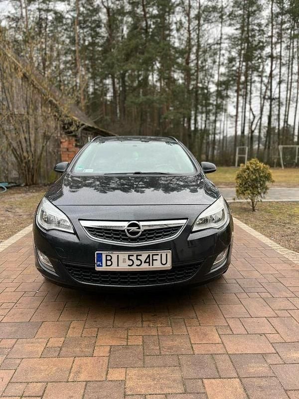 Używany Opel Astra 2012 Czarny Kombi