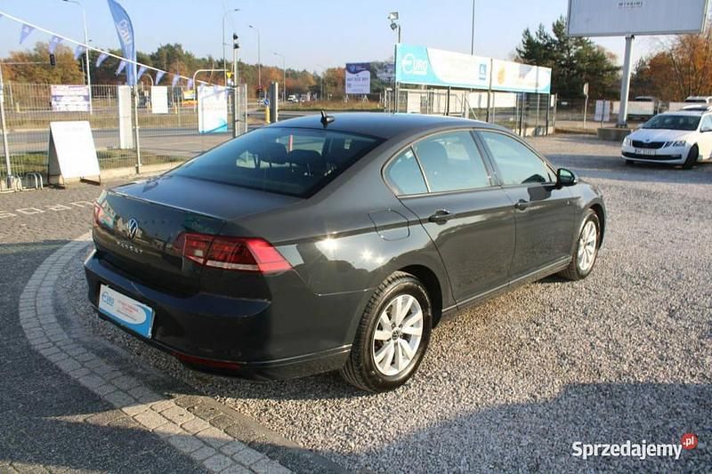 Używany VW Passat 150 KM (110 kW) 2021 Szary Sedan/Limuzyna