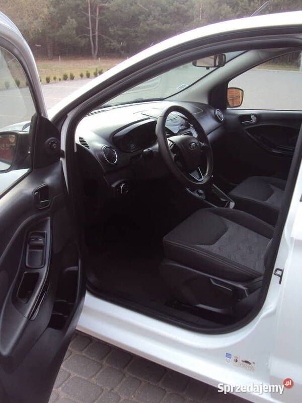 Używany Ford Ka Plus Trend 70 KM (51 kW) 2017 Biały Hatchback