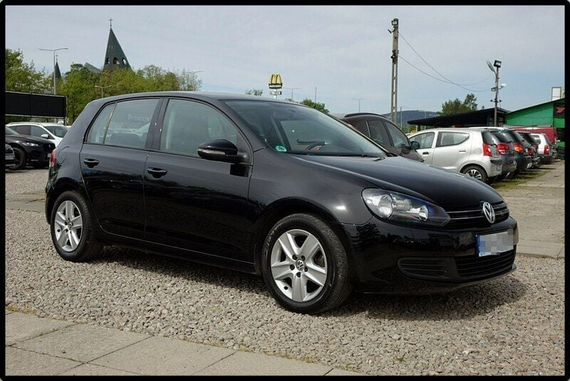 Czarny (metalik) Używany 2010 VW Golf VI Hatchback | 26 900 zł (Uczciwa cena) - Obraz 1/4