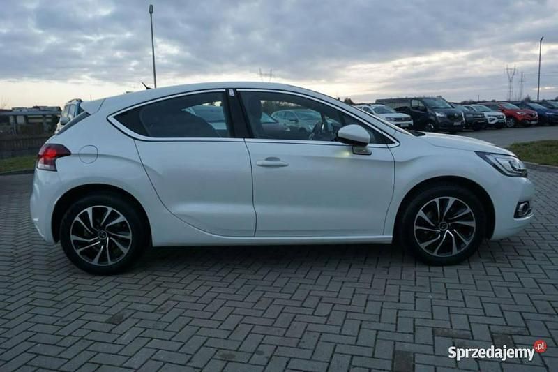 Używany Citroën DS4 PureTech 130 KM (95 kW) 2017 Biały Hatchback