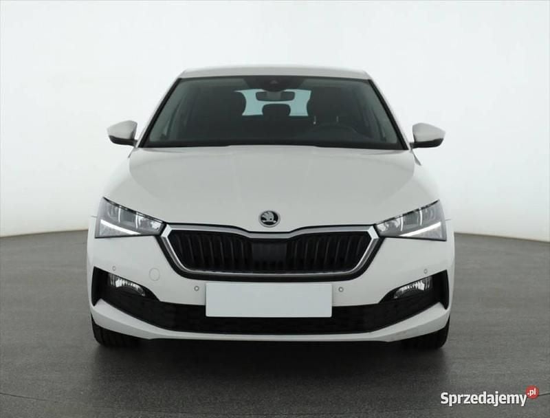 Używany Skoda Scala 110 KM (80 kW) 2021 Biały Hatchback