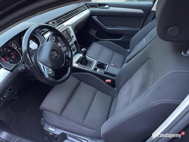 Używany VW Passat 2016 Czarny Sedan/Limuzyna