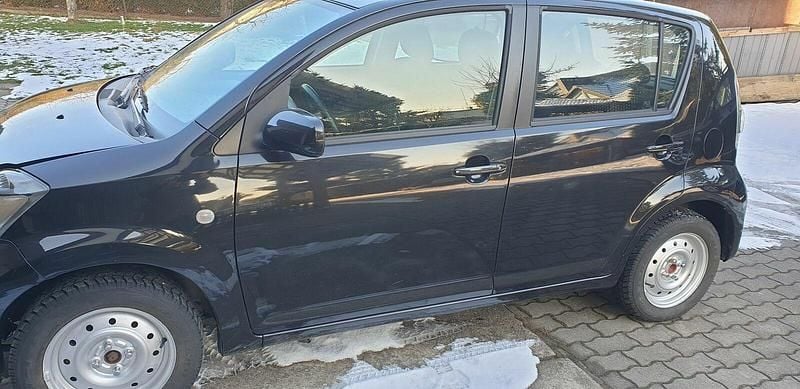 Używany Daihatsu Sirion 91 KM (66 kW) 2009 Czarny Hatchback