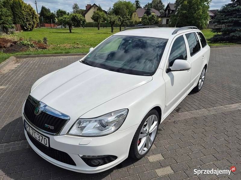 Biały Używany 2010 Skoda Octavia RS Kombi | 15 500 zł (Super Cena) - Obraz 1/4