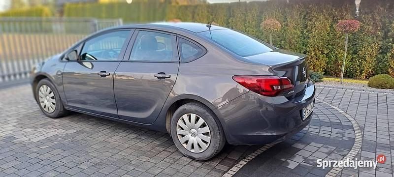 Używany Opel Astra 2014 Inny kolor Sedan/Limuzyna