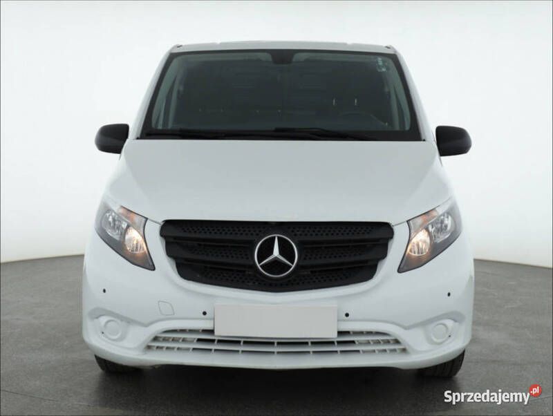 Biały Używany 2018 Mercedes Vito Minivan | 41 499 zł - Obraz 1/4