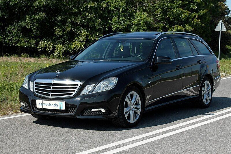 Czarny (metalik) Używany 2010 Mercedes E350 Kombi | 47 999 zł (Uczciwa cena) - Obraz 1/4