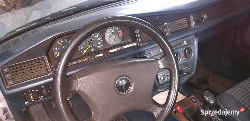 Używany Mercedes 190 136 KM (100 kW) 1990 Srebrny Sedan/Limuzyna