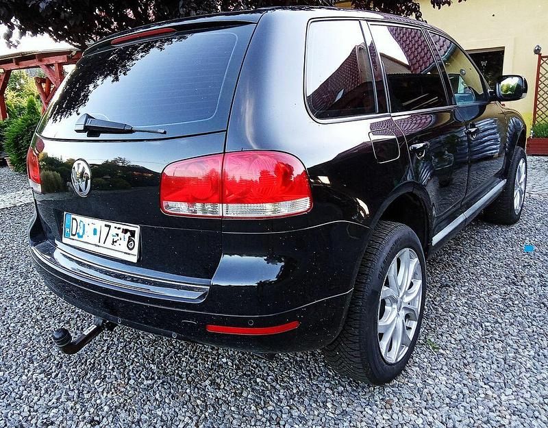 Czarny Używany 2005 VW Touareg SUV | 21 000 zł (Uczciwa cena) - Obraz 1/4