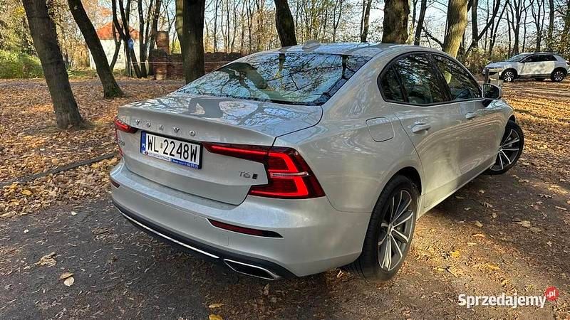 Używany Volvo S60 Momentum 2021 Sedan/Limuzyna