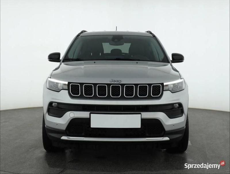 Szary Używany 2022 Jeep Compass SUV | 97 999 zł (Uczciwa cena) - Obraz 1/4