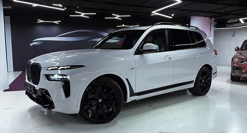 Biały Nowe 2025 BMW X7 Comfort Edition SUV | 488 686 zł - Obraz 1/4