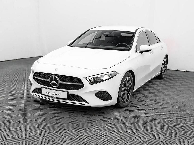Używany Mercedes A200 150 KM (110 kW) 2023 Biały (metalik) Sedan/Limuzyna
