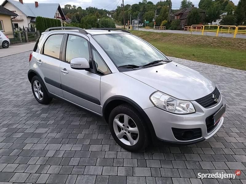Srebrny Używany 2011 Suzuki SX4 SUV | 24 500 zł (Uczciwa cena) - Obraz 1/4