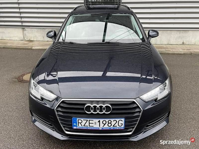 Granatowy Używany 2017 Audi A4 Kombi | 75 900 zł (Dość drogi) - Obraz 1/4