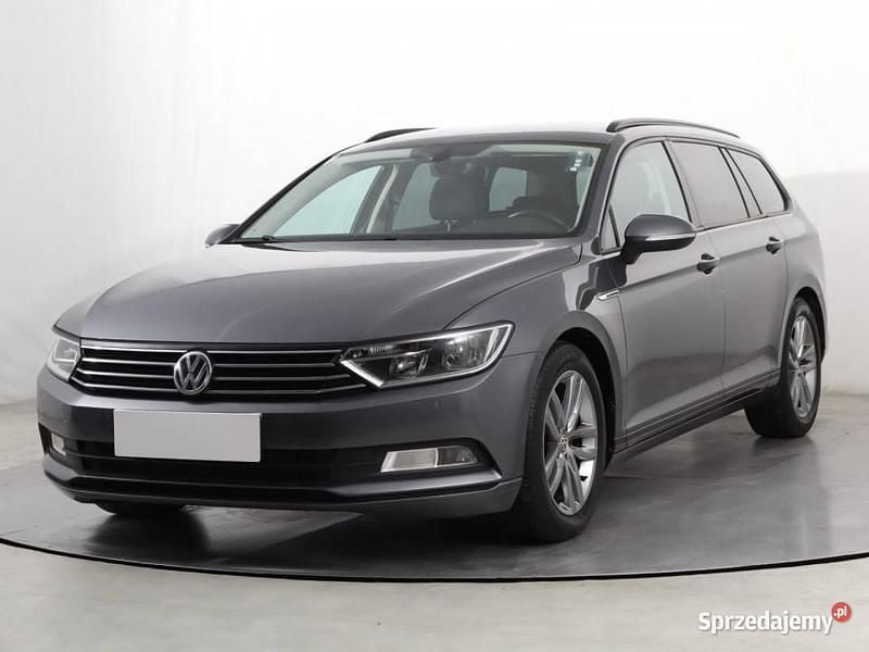 Używany VW Passat 120 KM (88 kW) 2017 Szary Kombi