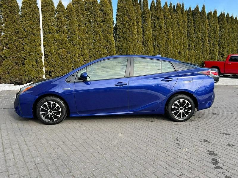 Używany Toyota Prius 99 KM (72 kW) 2016 Niebieski Hatchback