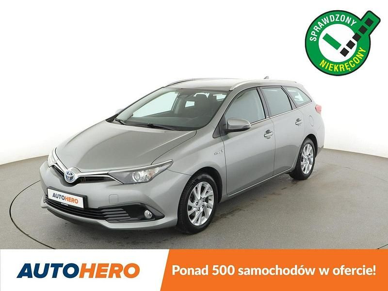 Szary Używany 2016 Toyota Auris Hybrid Kombi | 57 900 zł (Dość drogi) - Obraz 1/3