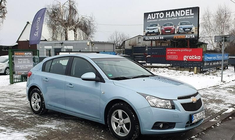 Niebieski jasny (metalik) Używany 2012 Chevrolet Cruze Hatchback | 23 700 zł (Uczciwa cena) - Obraz 1/4