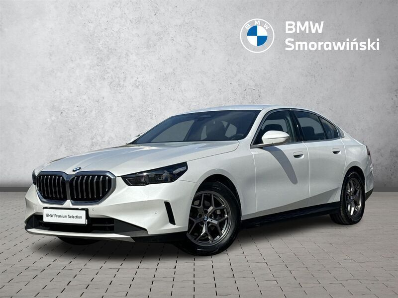 Biel mineralna metalizowany Używany 2024 BMW 520 Comfort Edition Sedan/Limuzyna | 209 900 zł - Obraz 1/3
