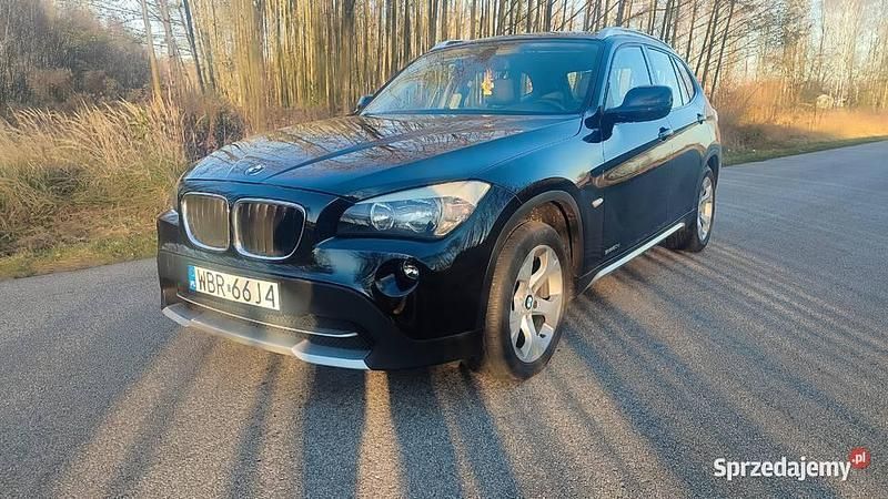 Czarny Używany 2010 BMW X1 SUV | 31 000 zł (Drogi) - Obraz 1/4